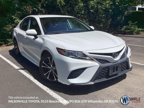 Super White 2019 Toyota Camry SE