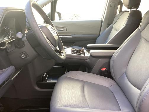 2023 Toyota Sienna Limited