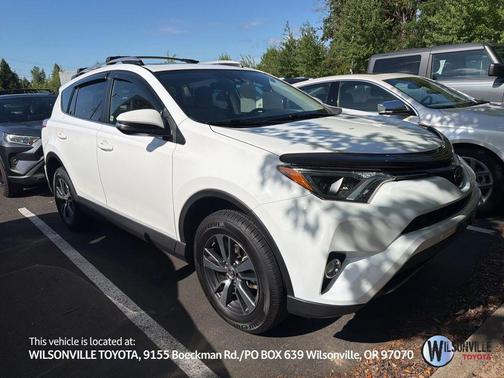 Super White 2018 Toyota RAV4 XLE