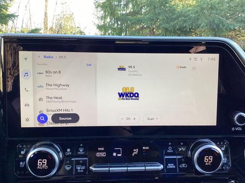 Midnight Black Metallic 2026 Toyota Highlander Hybrid Platinum
