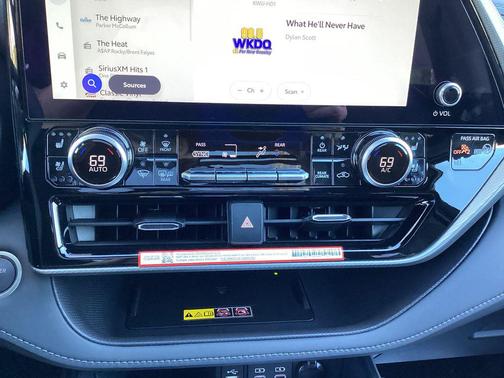 Midnight Black Metallic 2026 Toyota Highlander Hybrid Platinum