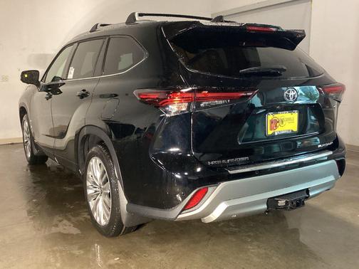 Midnight Black Metallic 2026 Toyota Highlander Hybrid Platinum