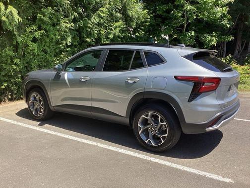 Sterling Gray Metallic 2025 Chevrolet Trax LT