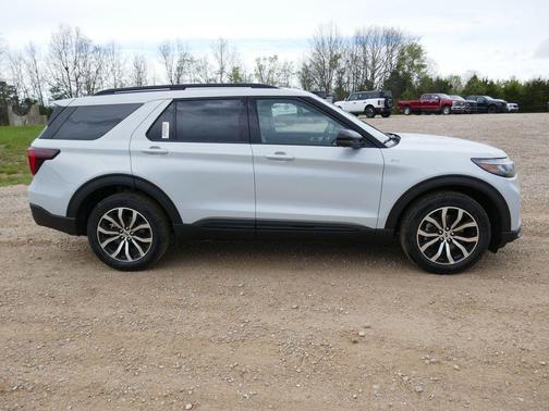 Space White Metallic 2026 Ford Explorer ST-Line