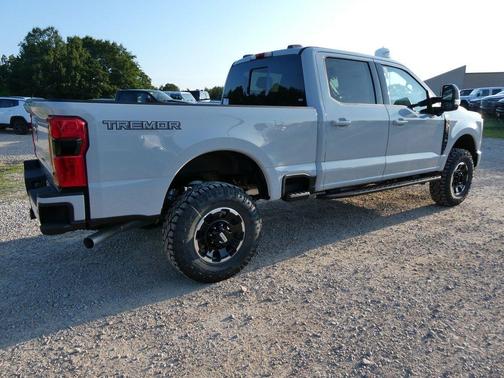 Avalanche 2026 Ford F-250 Lariat