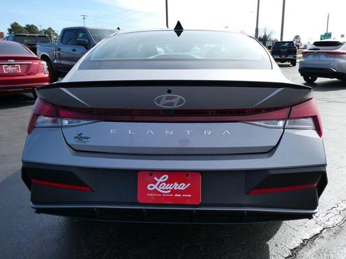 Metal 2025 Hyundai ELANTRA SEL Sport