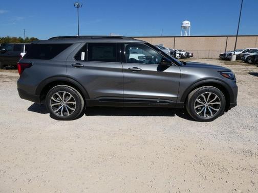Carbonized Gray Metallic 2027 Ford Explorer ST-Line