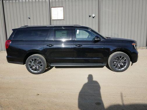 Agate Black Metallic 2026 Ford Expedition Max Platinum