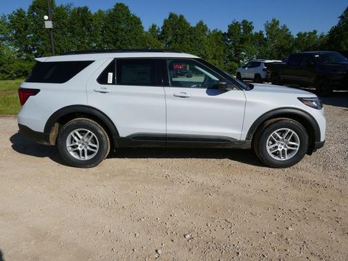 Space White Metallic 2026 Ford Explorer Active