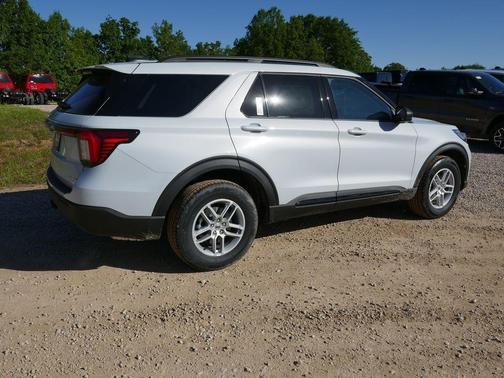 Space White Metallic 2026 Ford Explorer Active