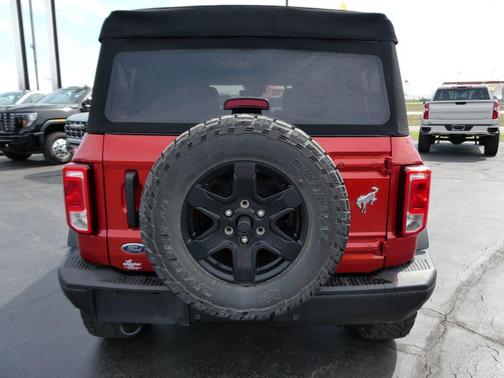 Hot Pepper Red Metallic Tinted Clearcoat 2023 Ford Bronco Black Diamond