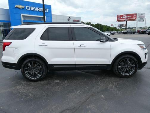 White Platinum Tri-Coat Metallic 2018 Ford Explorer XLT
