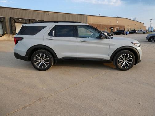 Avalanche Gray 2027 Ford Explorer ST-Line