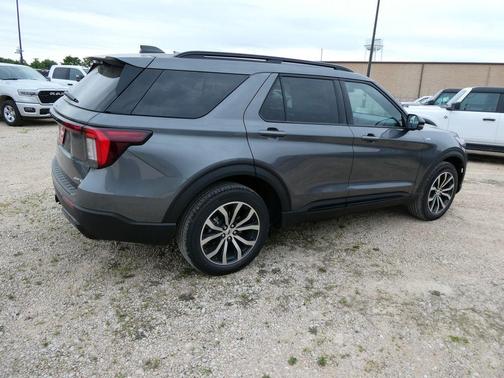 Carbonized Gray Metallic 2026 Ford Explorer ST-Line