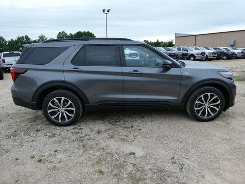 Carbonized Gray Metallic 2026 Ford Explorer ST-Line