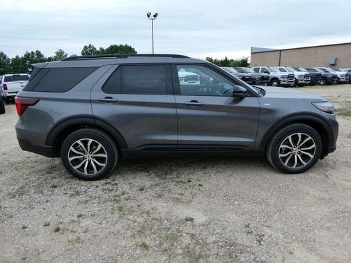 Carbonized Gray Metallic 2026 Ford Explorer ST-Line