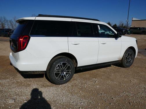 Star White 2026 Ford Expedition Active