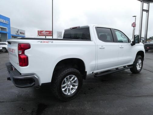 Summit White 2022 Chevrolet Silverado 1500 LT