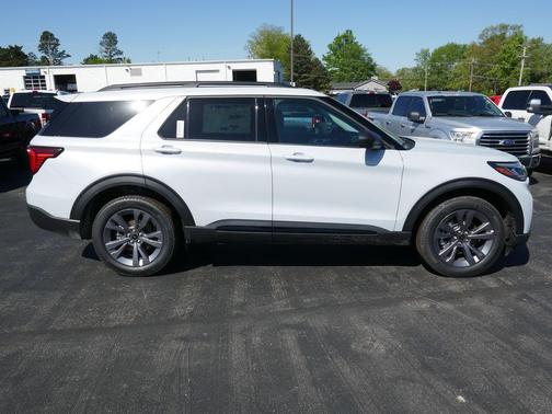 Space White Metallic 2026 Ford Explorer Active