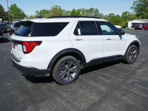 Space White Metallic 2026 Ford Explorer Active