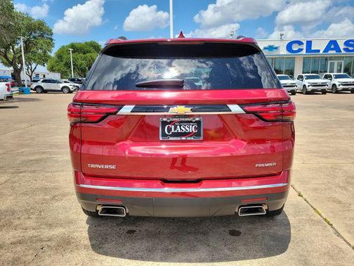 Radiant Red Tintcoat 2023 Chevrolet Traverse Premier