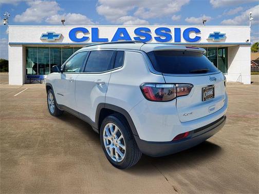 2023 Jeep Compass Latitude Lux