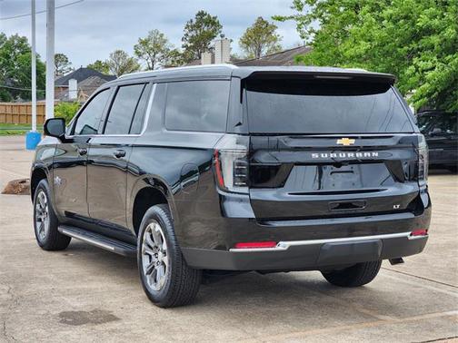 2025 Chevrolet Suburban LT