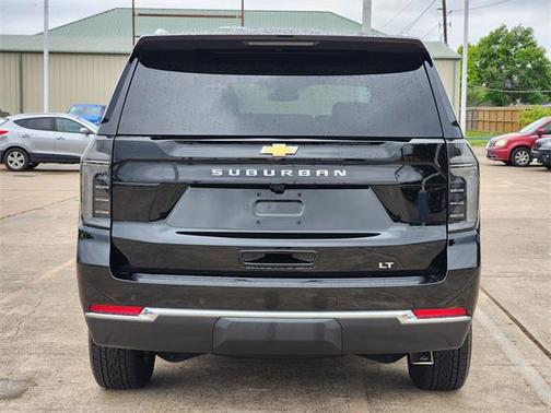 2025 Chevrolet Suburban LT