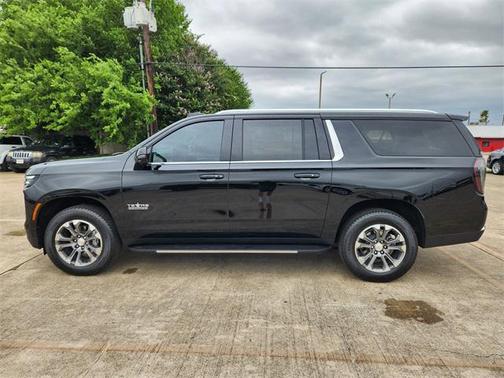 2025 Chevrolet Suburban LT