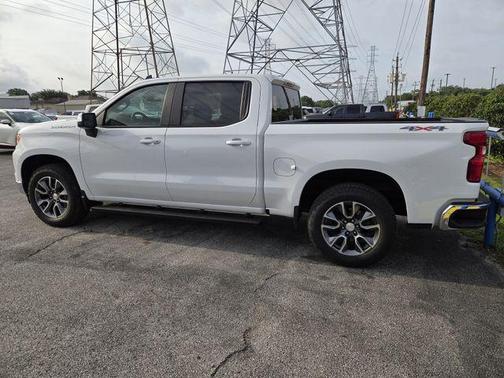 Summit White 2024 Chevrolet Silverado 1500 LT