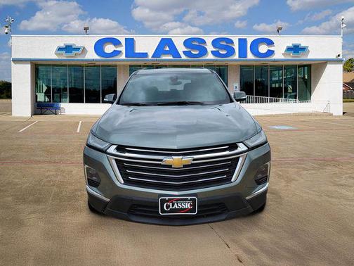 Silver Sage Metallic 2023 Chevrolet Traverse LT Cloth