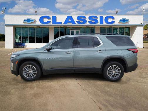 Silver Sage Metallic 2023 Chevrolet Traverse LT Cloth