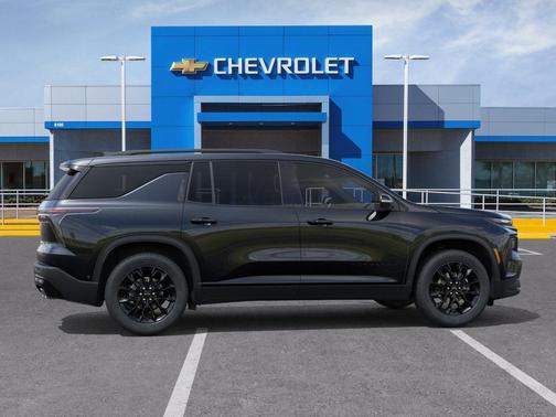 Mosaic Black Metallic 2026 Chevrolet Traverse LT