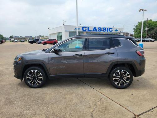 Granite Crystal Metallic Clearcoat 2023 Jeep Compass Limited