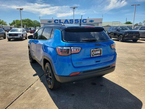 Hydro Blue Pearlcoat 2024 Jeep Compass Latitude