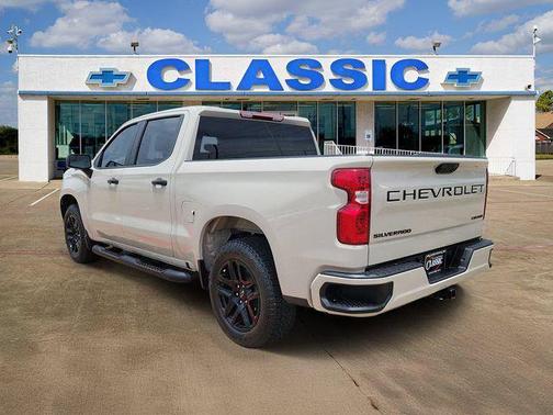 White Sands 2026 Chevrolet Silverado 1500 Custom