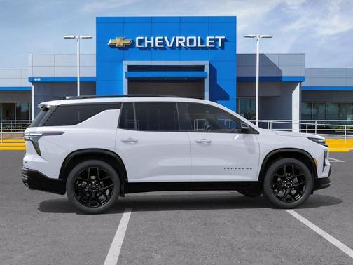 Polar White Tricoat 2026 Chevrolet Traverse RS