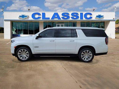 Iridescent Pearl Tricoat 2021 Chevrolet Suburban Premier