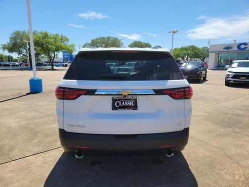 Summit White 2023 Chevrolet Traverse LT Cloth