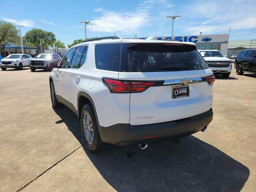 Summit White 2023 Chevrolet Traverse LT Cloth