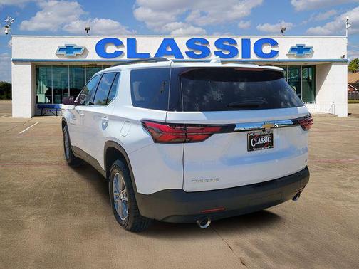 Summit White 2023 Chevrolet Traverse LT Cloth
