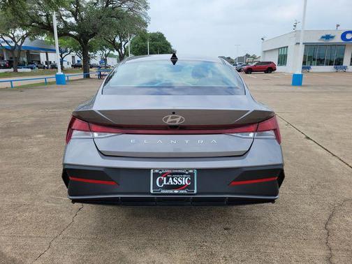 Fluid Metal 2024 Hyundai ELANTRA SEL