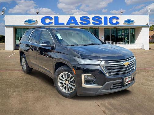 Mosaic Black Metallic 2023 Chevrolet Traverse LT Cloth