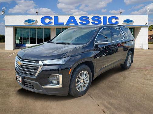 Mosaic Black Metallic 2023 Chevrolet Traverse LT Cloth