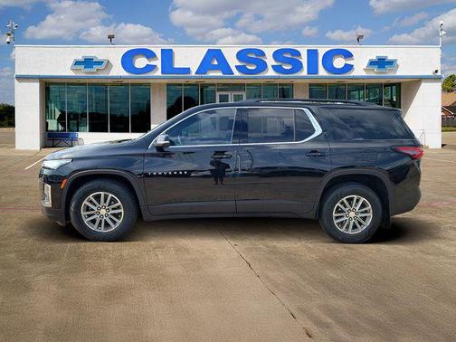 Mosaic Black Metallic 2023 Chevrolet Traverse LT Cloth