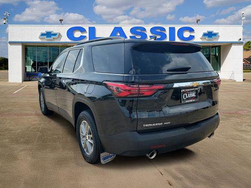 Mosaic Black Metallic 2023 Chevrolet Traverse LT Cloth