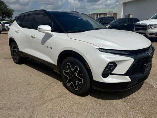 Iridescent Pearl Tricoat 2023 Chevrolet Blazer RS