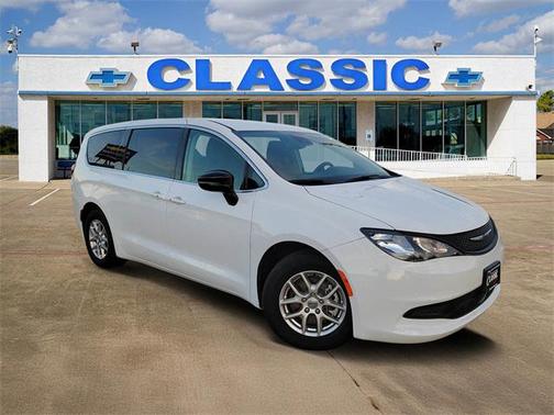 2024 Chrysler Voyager LX