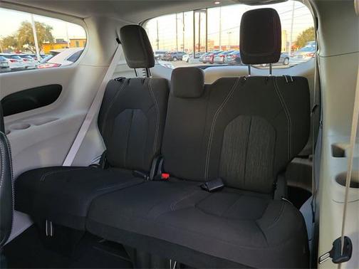 2024 Chrysler Voyager LX