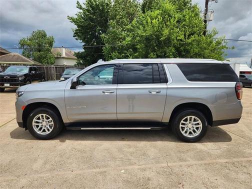 2023 Chevrolet Suburban LT